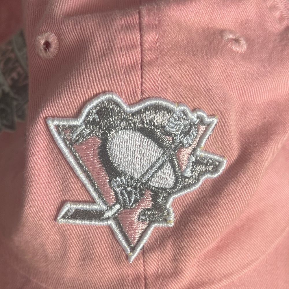 2 Pink Women’s Pittsburgh Steeler/Penguins Hats. NFL/New Era. - Picture 3 of 10